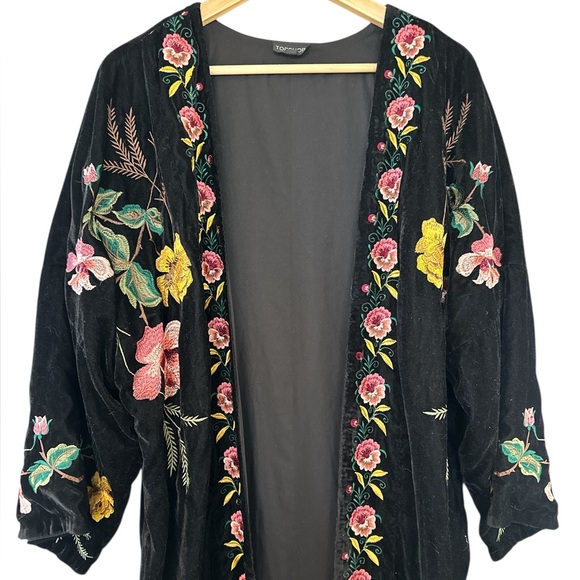 TOPSHOP Velvet Embroidered Floral Kimono - Picture 7 of 12